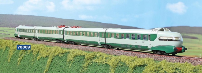 4 Unit Electric railcar ETR 250 "Arlecchino" in original livery<br /><a href='images/pictures/ACME/AC70069.jpg' target='_blank'>Full size image</a>